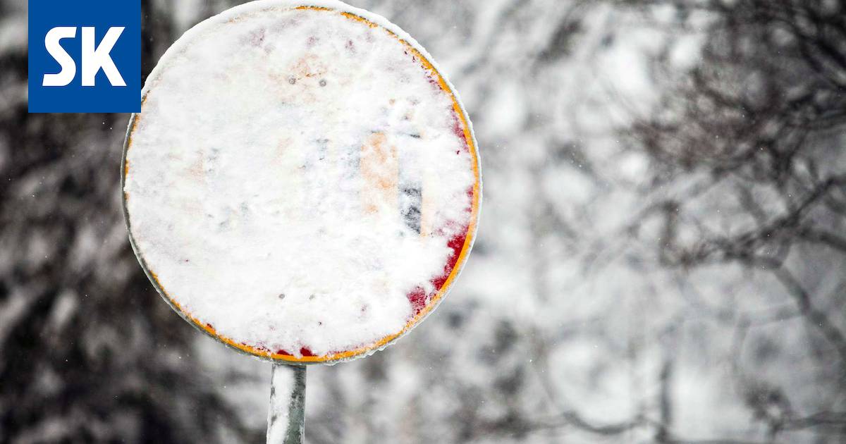 Lumi peitti liikennemerkin — peltipoliisi mätkäisi sakot, vaikka  poliisimies olisi voinut armahtaa perheenisän - Kotimaa - Satakunnan Kansa